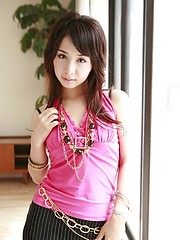 Japanese teen Tomoe Hinatsu in mini skirt - Japarn porn pics at JapHole.com