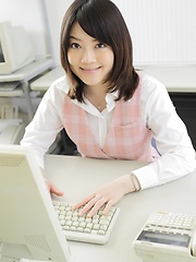 Asian girl Wakana Taniguchi - Japarn porn pics at JapHole.com