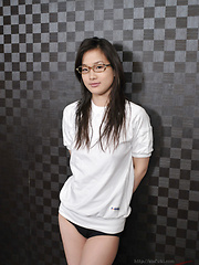 Japanese teen Yui Shirasagi likes spandex - Japarn porn pics at JapHole.com