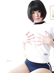 Do you want to be Minori's private sports instructor? This cute Japanese girl needs help with her bouncing technique but keeps teasing us with her shorts! - Japarn porn pics at JapHole.com