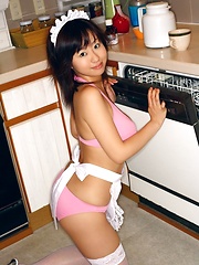Hitomi Kitamura big brests posing in pink bikini - Japarn porn pics at JapHole.com