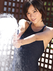Yuzuki Hashimoto Asian is so sexy playing with water at pool - Japarn porn pics at JapHole.com
