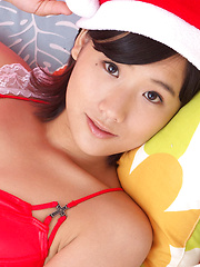 Yuzuki Hashimoto Asian in red white lingerie waits for Santa - Japarn porn pics at JapHole.com