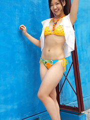 Shizuka Asian honey offers beautiful smile while posing outdoor - Japarn porn pics at JapHole.com