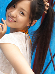 Shizuka Asian honey offers beautiful smile while posing outdoor - Japarn porn pics at JapHole.com