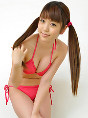 Mizuho Shiraishi with cans in pink bath suit plays with her hair - Japarn porn pics at JapHole.com