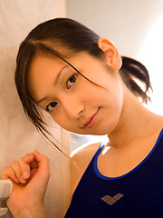 Kaori Ishii Asian in tight bath suit shows that is ready for sea - Japarn porn pics at JapHole.com