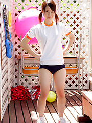 Naoko Sawano Asian in sports outfit plays with balls in garden - Japarn porn pics at JapHole.com
