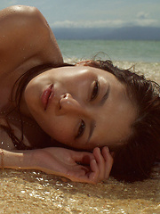 Neo Asian babe with hot curves comes from water like a goddess - Japarn porn pics at JapHole.com