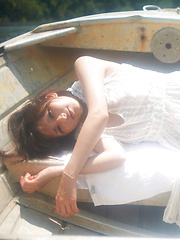 Neo Asian babe in short skirt loves playing in dangerous places - Japarn porn pics at JapHole.com