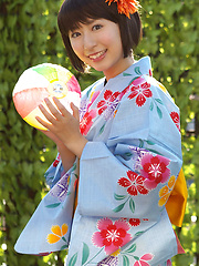 Rio Matsushita Asian shows sexy legs under geisha dress outdoor - Japarn porn pics at JapHole.com