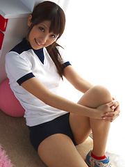 Asami Tsubaki Asian shows sexy tummy and flexible sexy curves - Japarn porn pics at JapHole.com