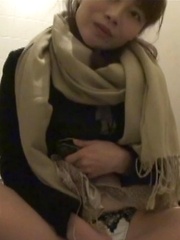 Whacking The Bush - Japarn porn pics at JapHole.com