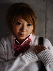 Sexy teen Rui Hazuki poses in short skirt out - Japarn porn pics at JapHole.com