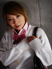 Sexy teen Rui Hazuki poses in short skirt out - Japarn porn pics at JapHole.com