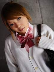 Sexy teen Rui Hazuki poses in short skirt out - Japarn porn pics at JapHole.com