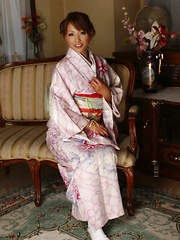 Hot teen Kaede Moritaka shows her wet pussy - Japarn porn pics at JapHole.com