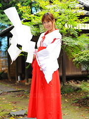 Teen Yuuno Hoshi gets caught in the garden - Japarn porn pics at JapHole.com