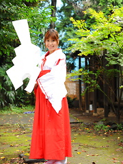 Teen Yuuno Hoshi gets caught in the garden - Japarn porn pics at JapHole.com