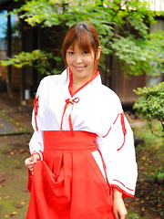 Teen Yuuno Hoshi gets caught in the garden - Japarn porn pics at JapHole.com