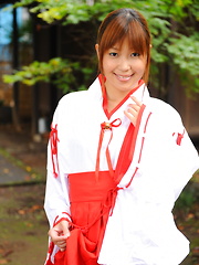 Teen Yuuno Hoshi gets caught in the garden - Japarn porn pics at JapHole.com