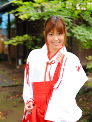 Teen Yuuno Hoshi gets caught in the garden - Japarn porn pics at JapHole.com