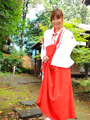Teen Yuuno Hoshi gets caught in the garden - Japarn porn pics at JapHole.com