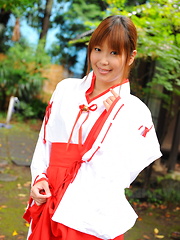 Teen Yuuno Hoshi gets caught in the garden - Japarn porn pics at JapHole.com