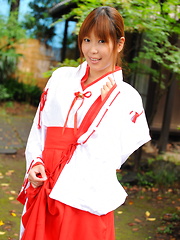 Teen Yuuno Hoshi gets caught in the garden - Japarn porn pics at JapHole.com