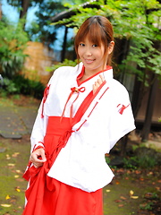 Teen Yuuno Hoshi gets caught in the garden - Japarn porn pics at JapHole.com