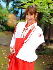 Teen Yuuno Hoshi gets caught in the garden - Japarn porn pics at JapHole.com