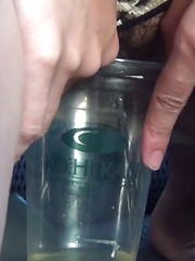 A Yellow Show On the Go - Japarn porn pics at JapHole.com