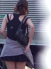 A Quick Leak And They're Gone - Japarn porn pics at JapHole.com