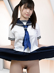 Sexy japanese girl Shizuku - Japarn porn pics at JapHole.com