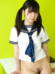 Cute Japanese girl Shizuku - Japarn porn pics at JapHole.com