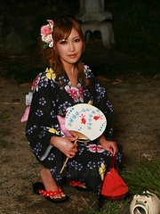 Hot Japanese lady in kimono Eri Hoshikawa - Japarn porn pics at JapHole.com