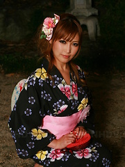 Hot Japanese lady in kimono Eri Hoshikawa - Japarn porn pics at JapHole.com