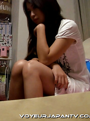 Let Me Give You A Hand - Japarn porn pics at JapHole.com