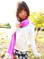 Hot babe Mahiru Tsubaki showing off with joy - Japarn porn pics at JapHole.com