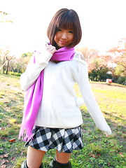 Hot babe Mahiru Tsubaki showing off with joy - Japarn porn pics at JapHole.com