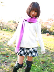 Hot babe Mahiru Tsubaki showing off with joy - Japarn porn pics at JapHole.com