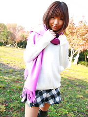 Hot babe Mahiru Tsubaki showing off with joy - Japarn porn pics at JapHole.com
