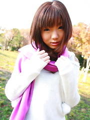 Hot babe Mahiru Tsubaki showing off with joy - Japarn porn pics at JapHole.com