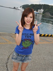 Beautiful lady Hinata Serina likes to show off - Japarn porn pics at JapHole.com