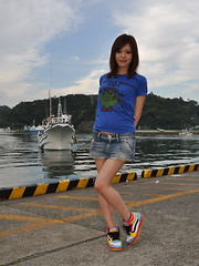 Beautiful lady Hinata Serina likes to show off - Japarn porn pics at JapHole.com