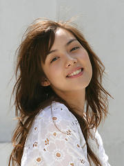 Rola Chen Asian takes clothes off under umbrella in the park - Japarn porn pics at JapHole.com