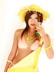Ryo Kanesaki Asian with hot behind is ready for summer vacation - Japarn porn pics at JapHole.com