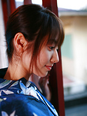 Momoko Tani Asian exposes sexy legs under geisha dress and smiles - Japarn porn pics at JapHole.com